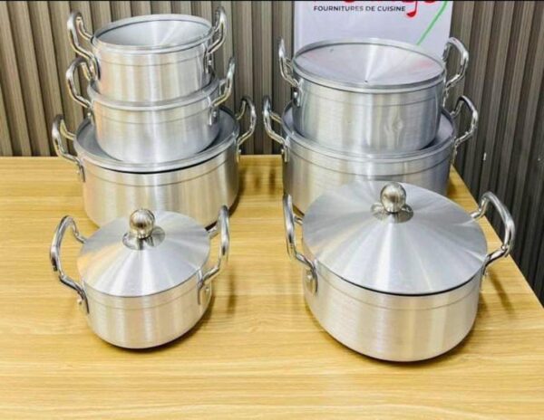 IMG-20250826-WA0041(1) Ensemble Marmite 7 Pièces en Aluminium – Solidité & Polyvalence