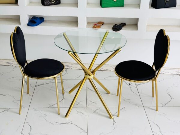 IMG-20250901-WA0043 Table Tête de Luxe – Élégance et Raffinement