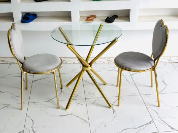 IMG-20250901-WA0067 Table Tête de Luxe – Élégance et Raffinement